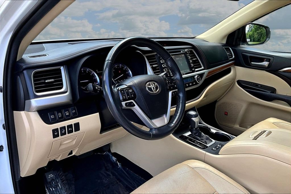 Used 2019 Toyota Highlander Limited Platinum AWD/4WD image 19