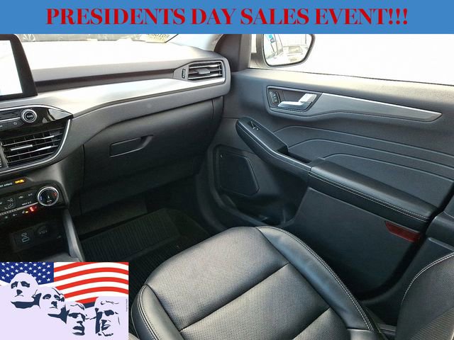 Certified 2022 Ford Escape Titanium w/ Class II Trailer Tow Package image 16