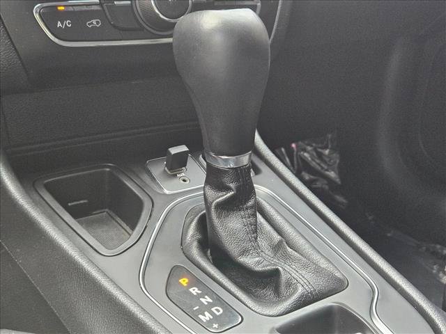 Used 2020 Jeep Cherokee Latitude Plus w/ Cold Weather Group FWD image 12