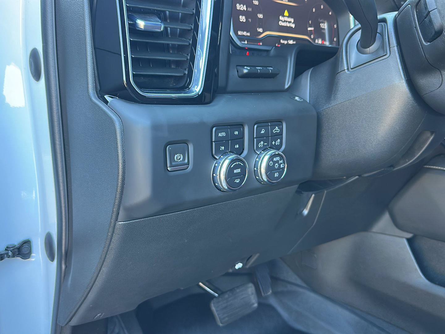 Used 2024 GMC Sierra 3500 Denali Ultimate AWD/4WD image 14