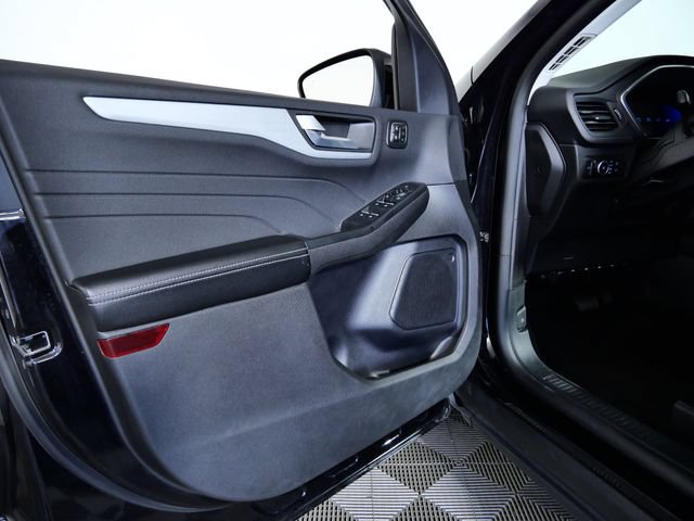 Certified 2025 Ford Escape Platinum AWD/4WD image 16