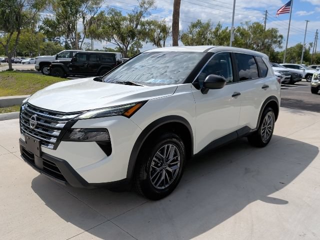 Used 2024 Nissan Rogue S AWD/4WD image 7