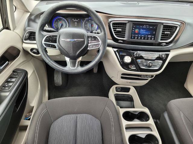 Used 2021 Chrysler Voyager LX FWD image 14