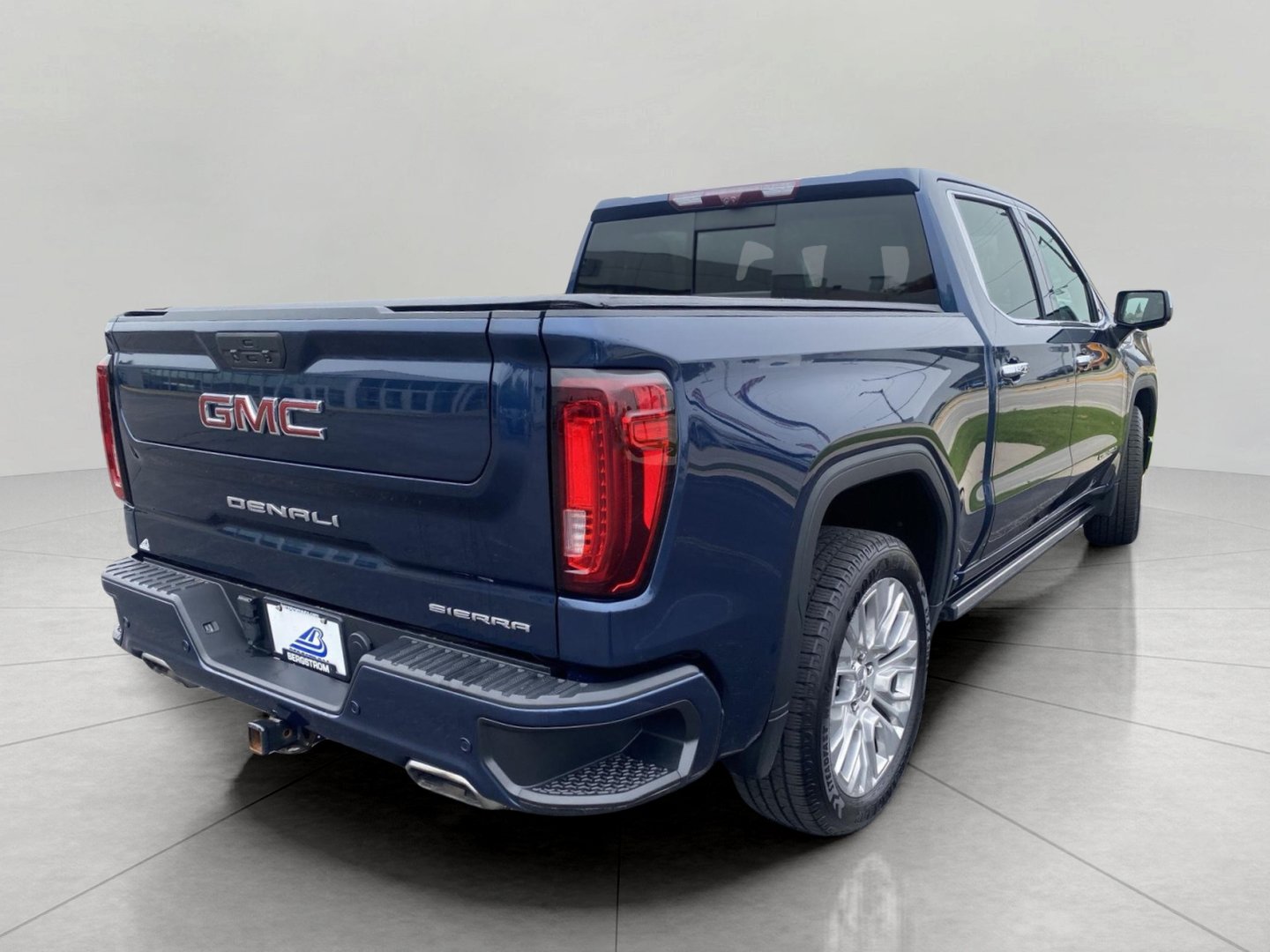 Used 2021 GMC Sierra 1500 Denali w/ Denali Ultimate Package AWD/4WD image 8