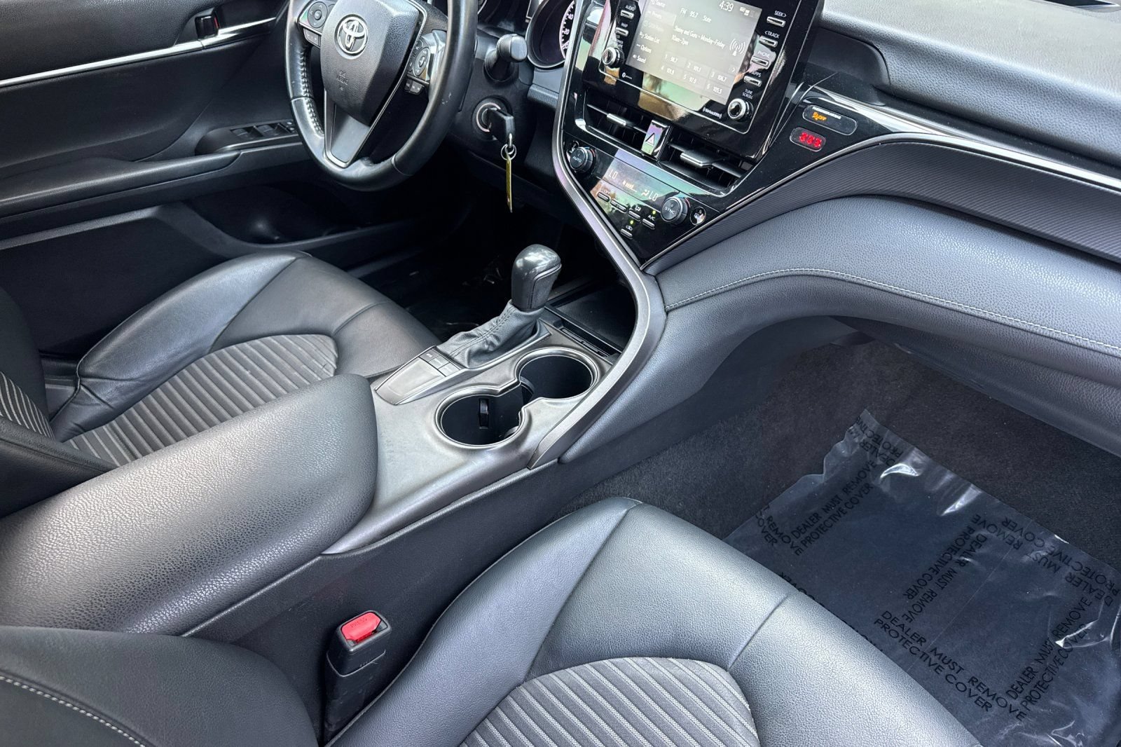 Used 2022 Toyota Camry SE FWD image 16