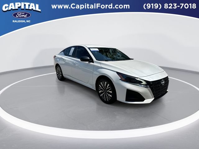 Used 2024 Nissan Altima 2.5 SV FWD image 2