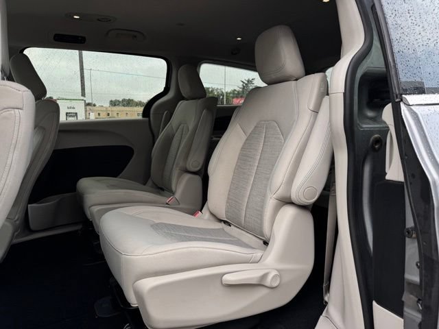 Used 2019 Chrysler Pacifica Touring Plus FWD image 11