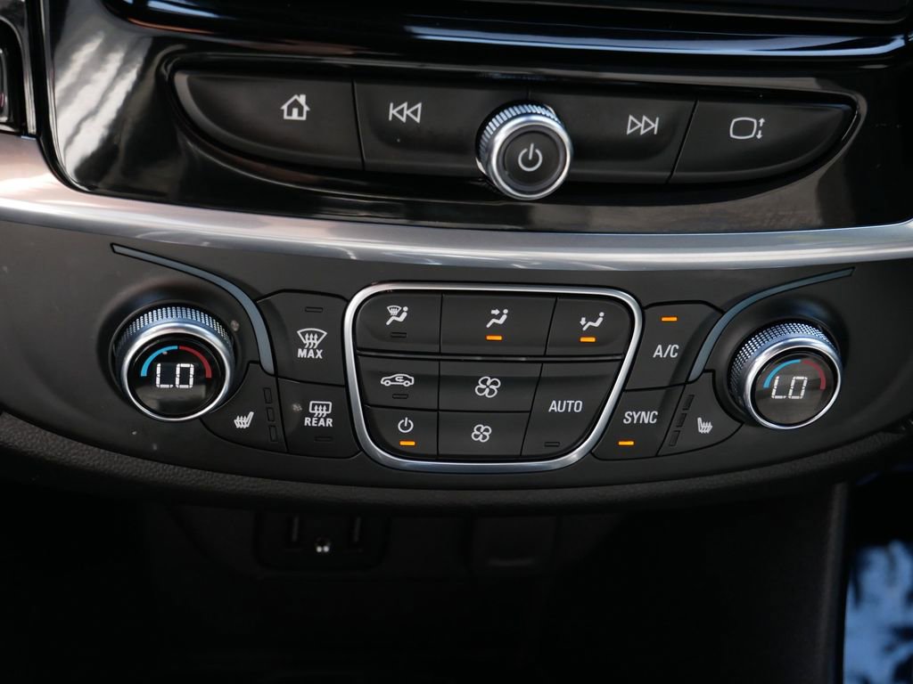 Used 2023 Chevrolet Traverse LT FWD image 24