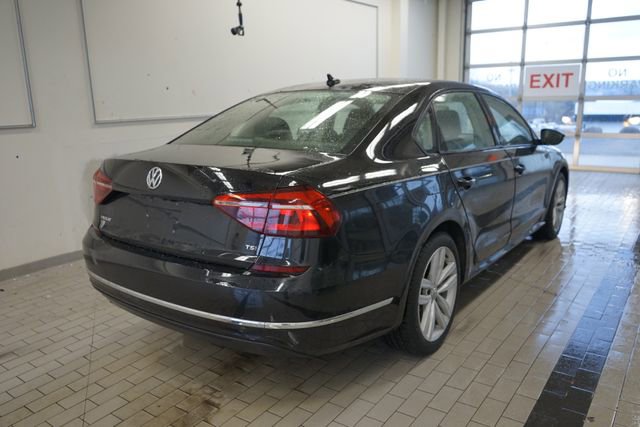 Used 2019 Volkswagen Passat 2.0T Wolfsburg image 13