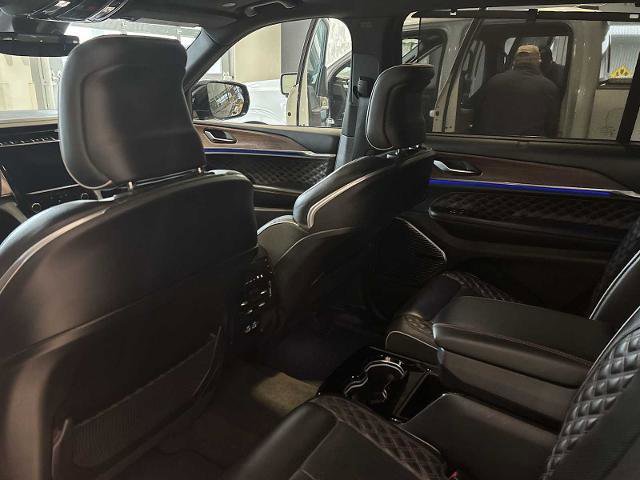 Used 2021 Jeep Grand Cherokee L Summit w/ Luxury Tech Group V image 25