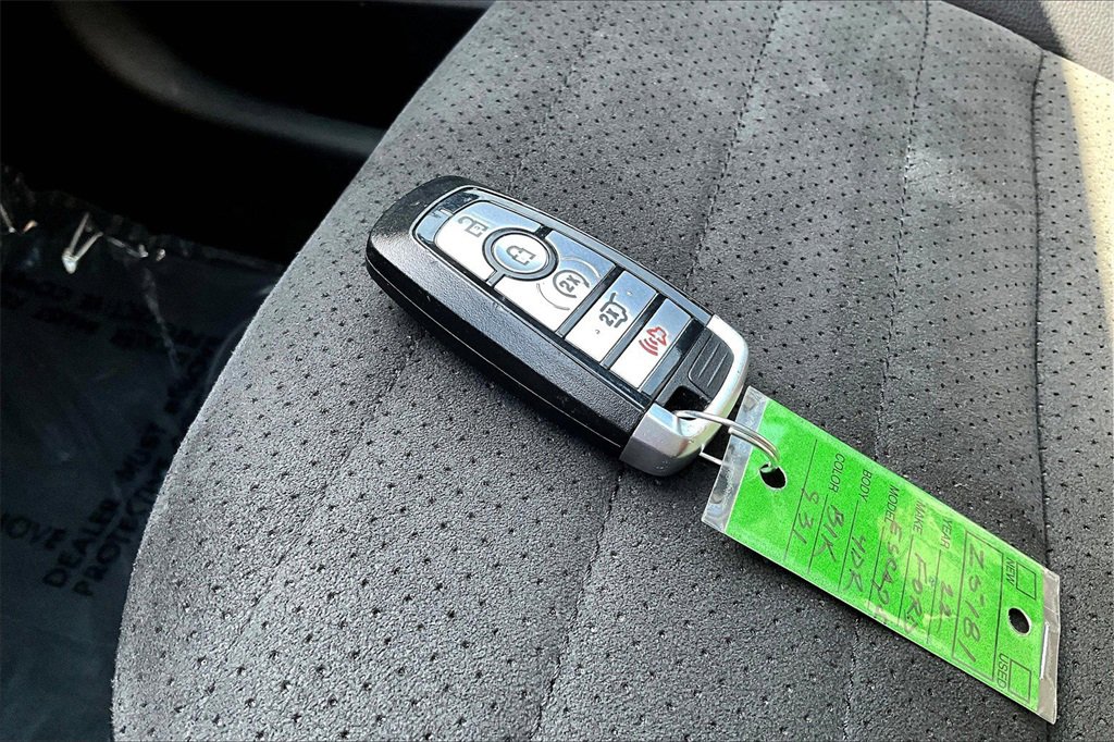 Certified 2022 Ford Escape SEL w/ SEL Stealth AWD Package image 12