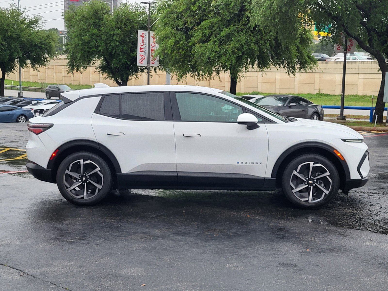 Used 2025 Chevrolet Equinox EV LT image 2