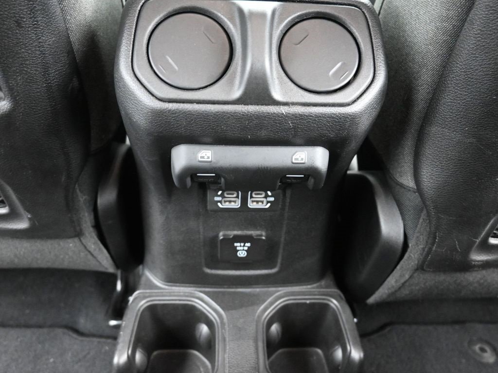 Used 2025 Jeep Wrangler Unlimited Rubicon image 12