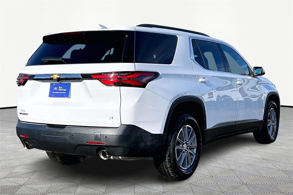 Used 2022 Chevrolet Traverse LT image 2