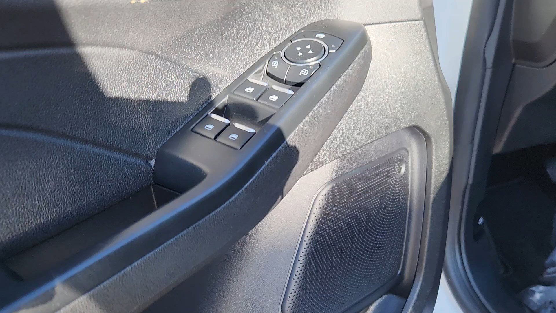 Certified 2025 Ford Escape Active AWD/4WD image 29