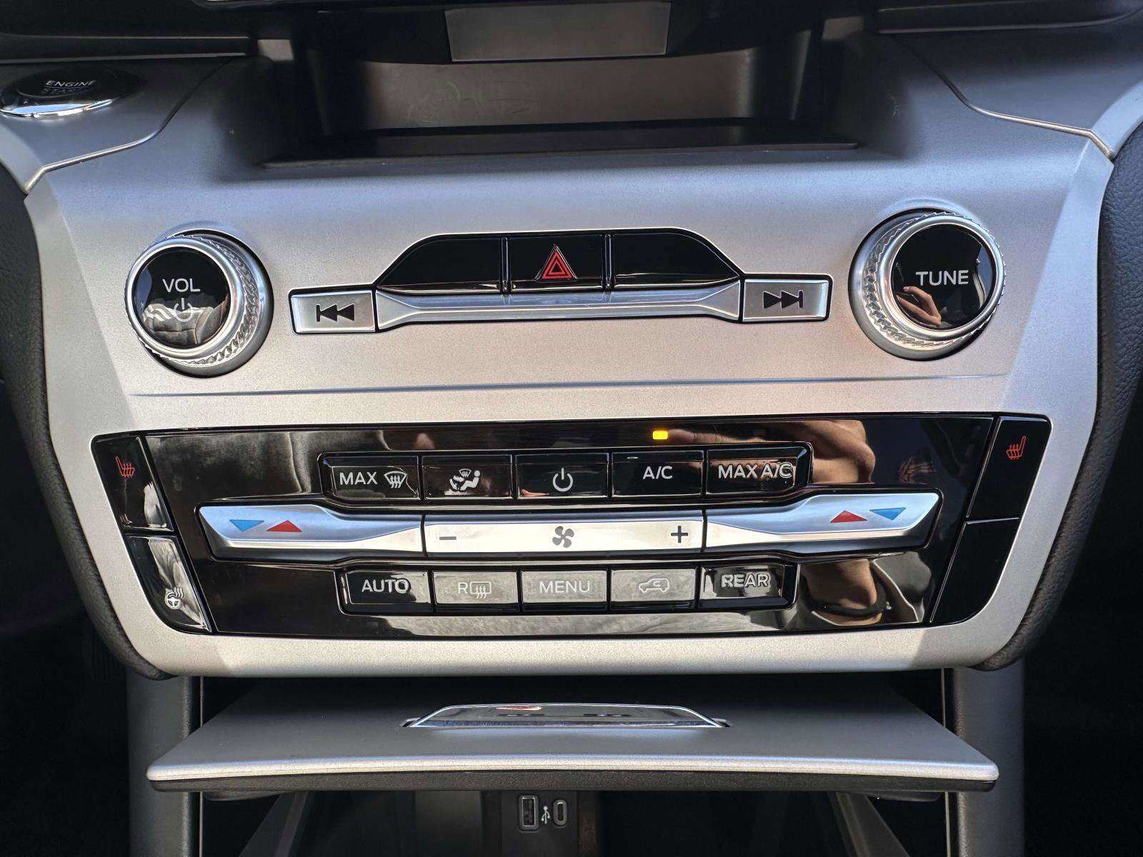 Certified 2022 Ford Explorer XLT w/ Equipment Group 202A image 24