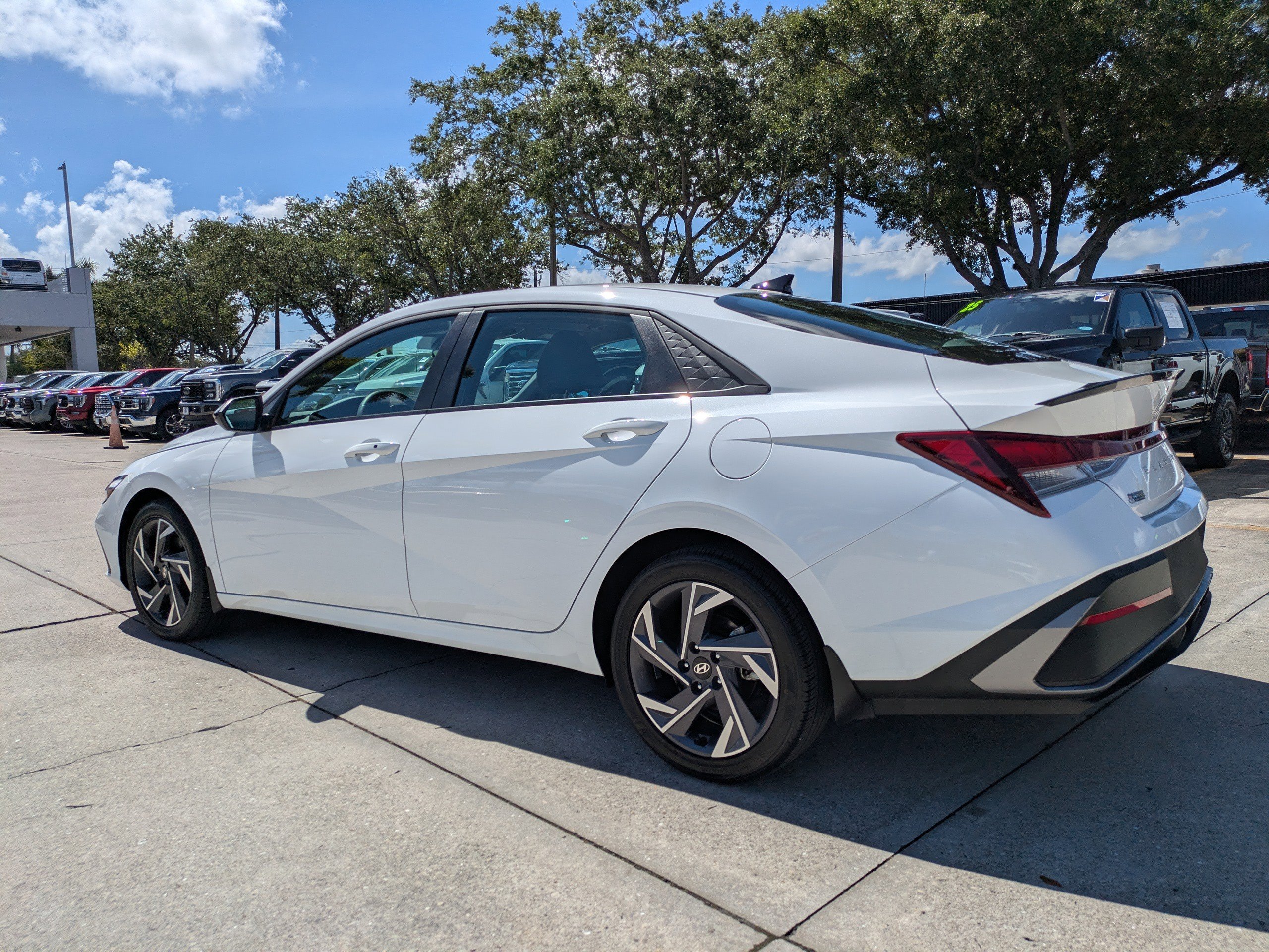 Used 2025 Hyundai Elantra Sport FWD image 25