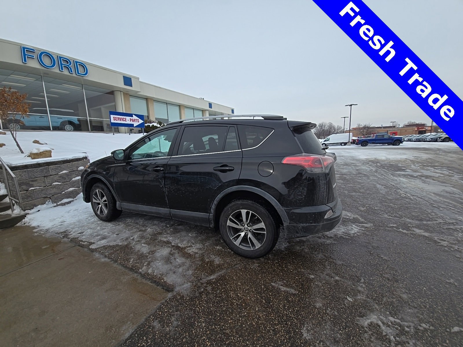 Used 2018 Toyota RAV4 XLE image 4