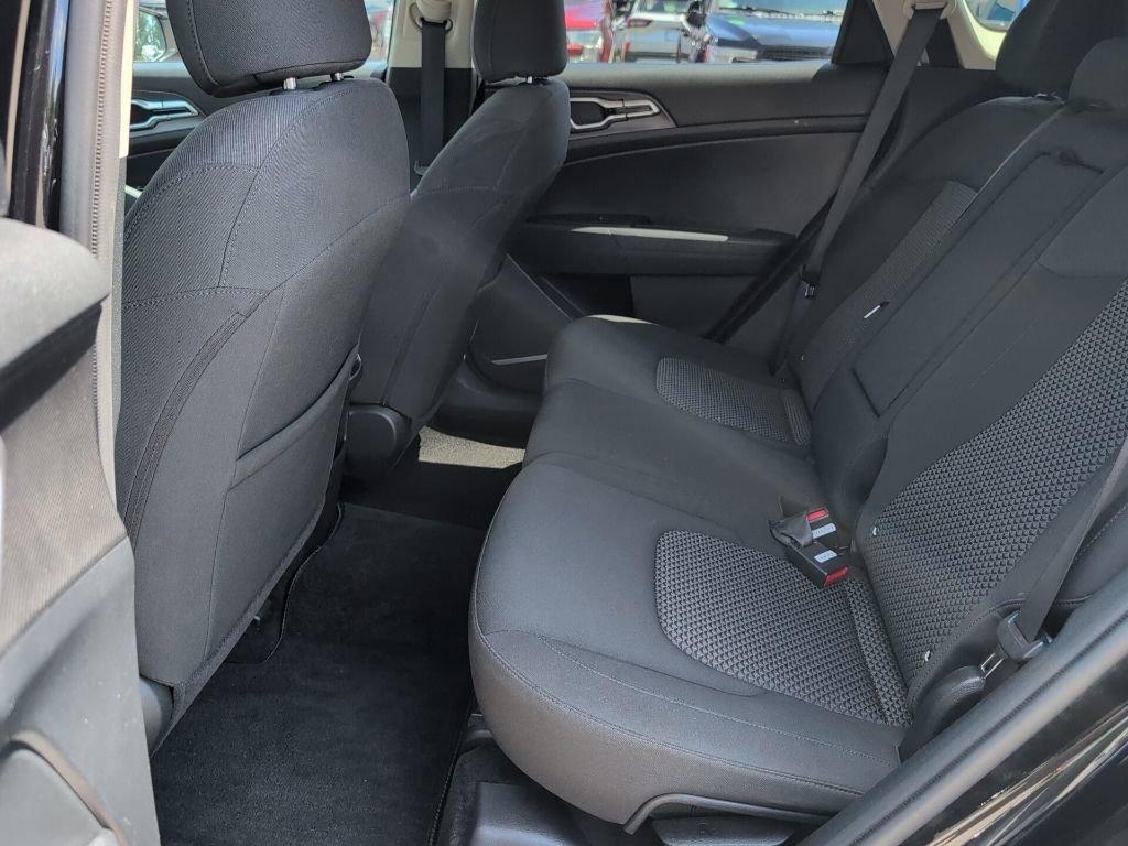Used 2023 Kia Sportage LX FWD image 11