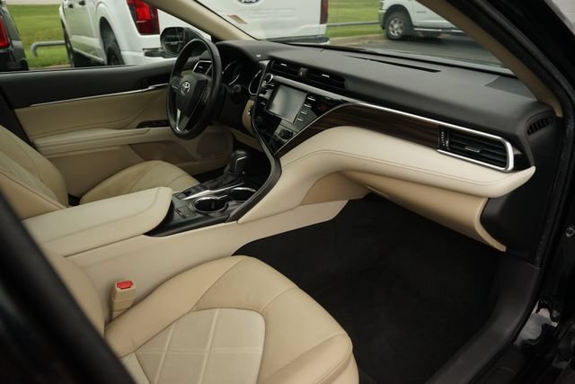 Used 2018 Toyota Camry XLE FWD image 18