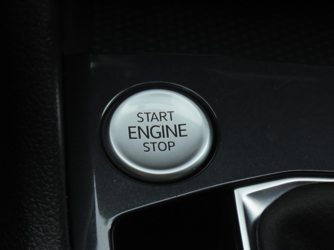 Used 2022 Volkswagen Tiguan S FWD image 28