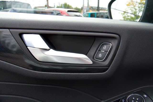 Certified 2025 Ford Escape ST-Line Select AWD/4WD image 17