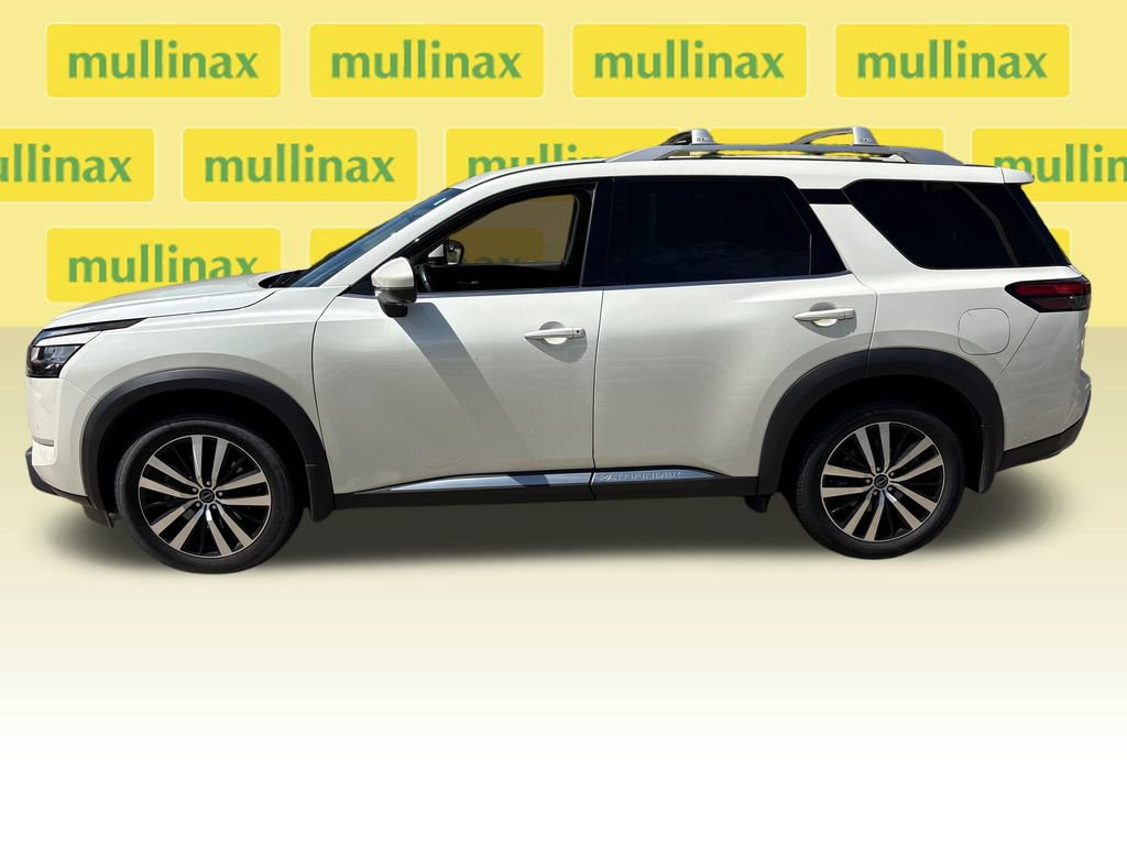 Used 2024 Nissan Pathfinder Platinum w/ Black Appearance Package FWD image 11
