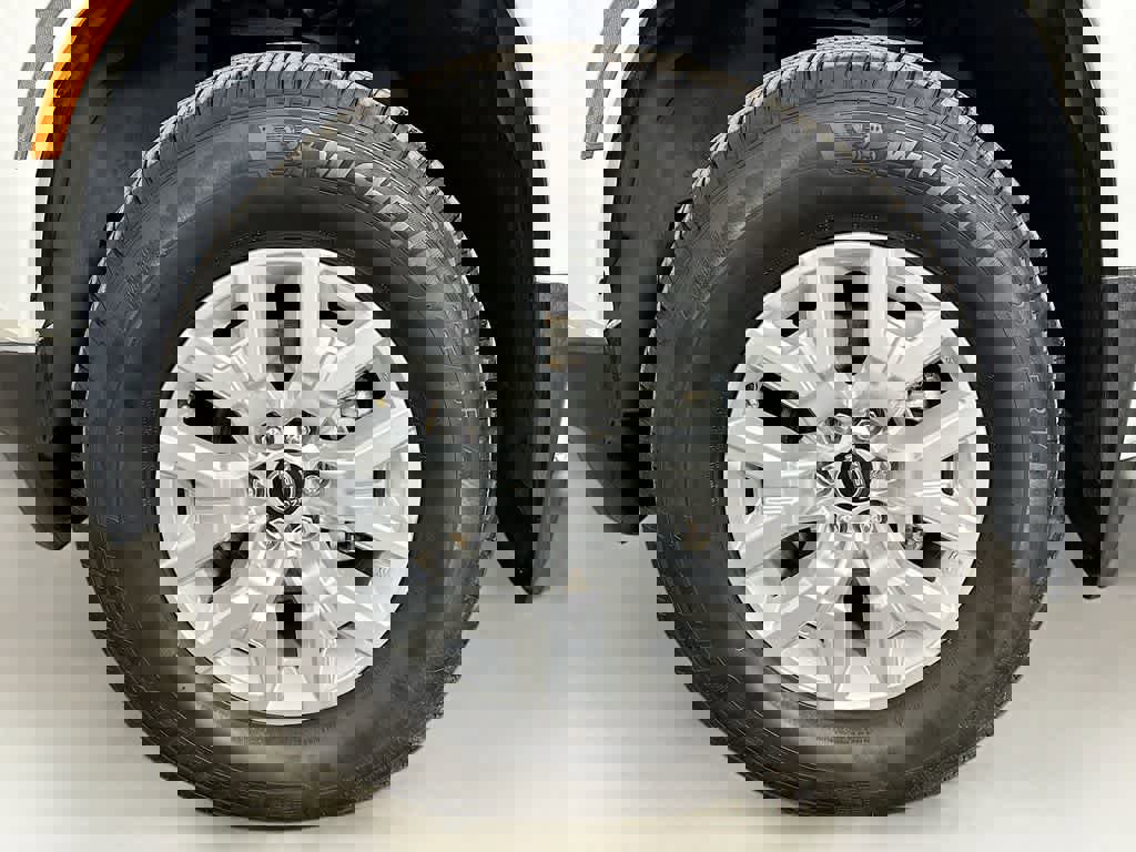 Used 2024 Nissan Frontier SV w/ Technology Package image 10