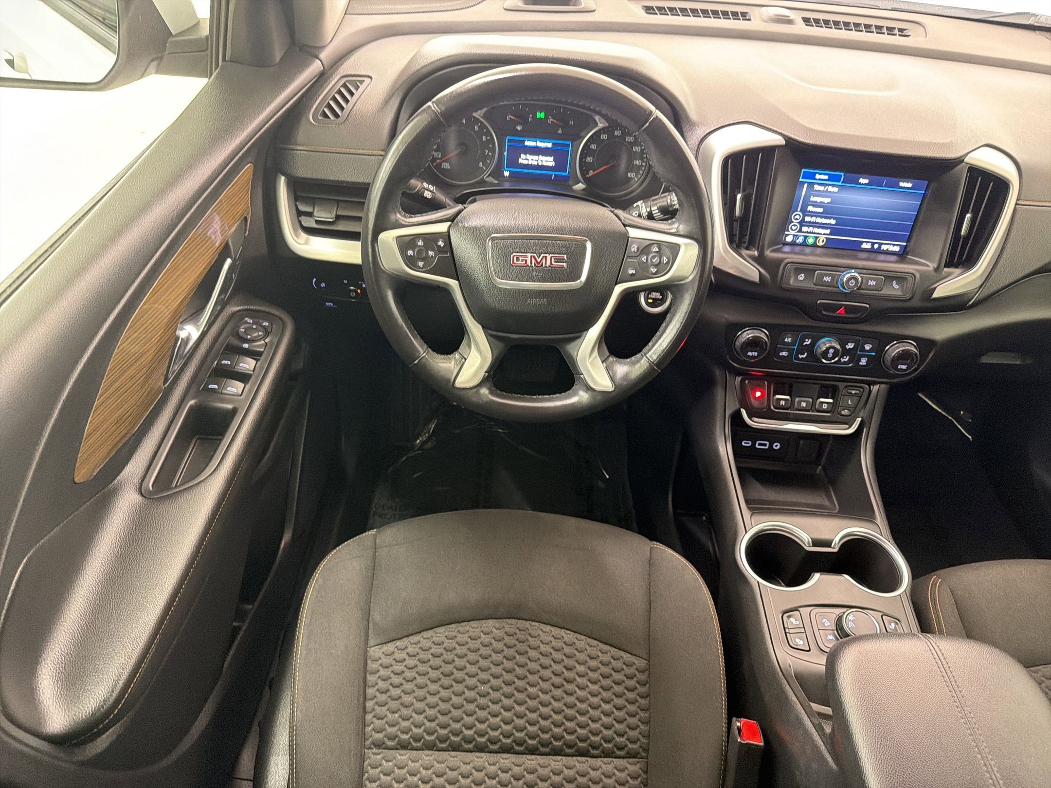 Used 2021 GMC Terrain SLE w/ Driver Convenience Package FWD image 4