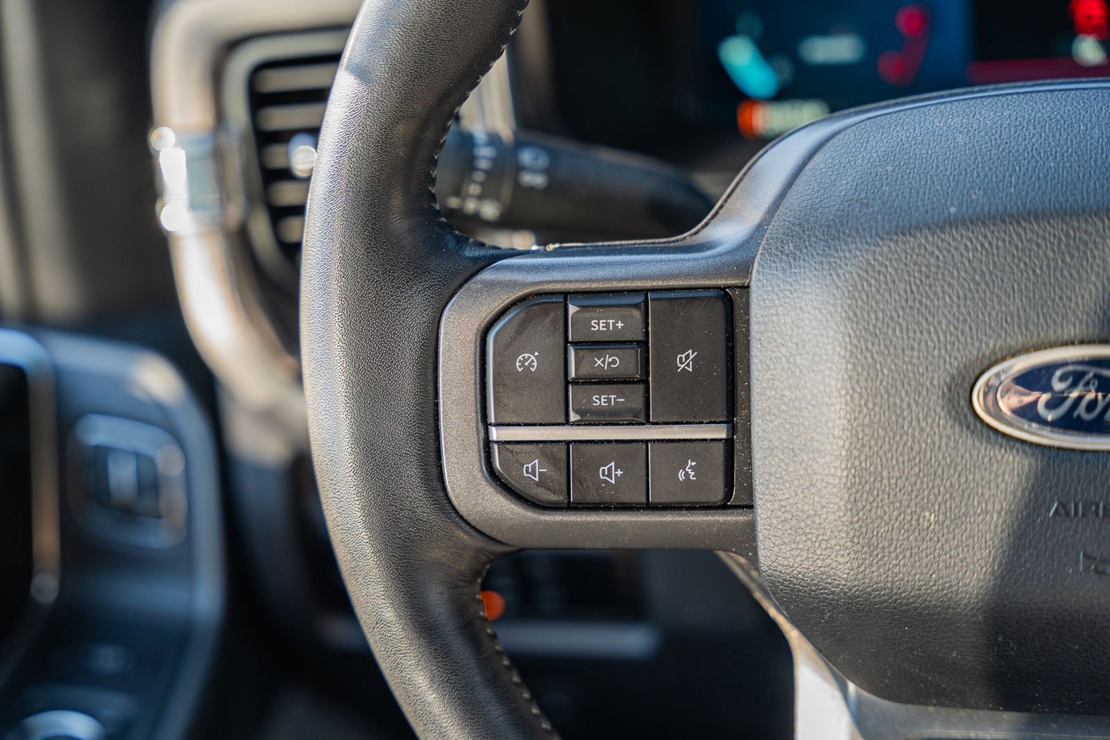 Certified 2024 Ford F250 Lariat w/ Black Appearance Package image 30