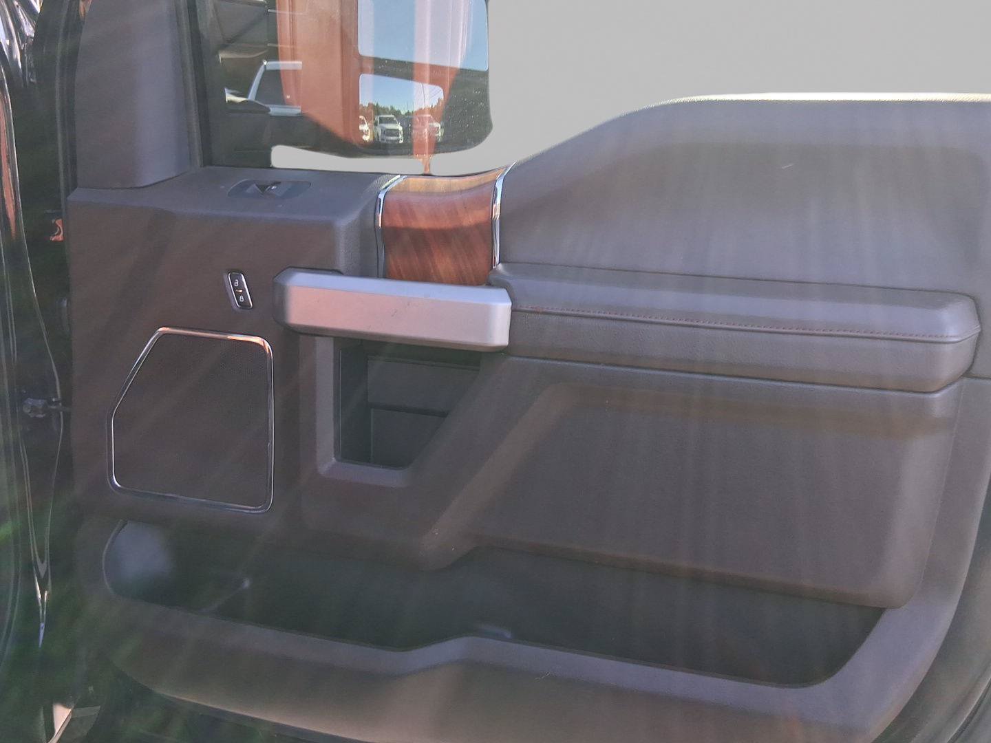 Certified 2022 Ford F250 King Ranch w/ King Ranch Ultimate Package AWD/4WD image 9