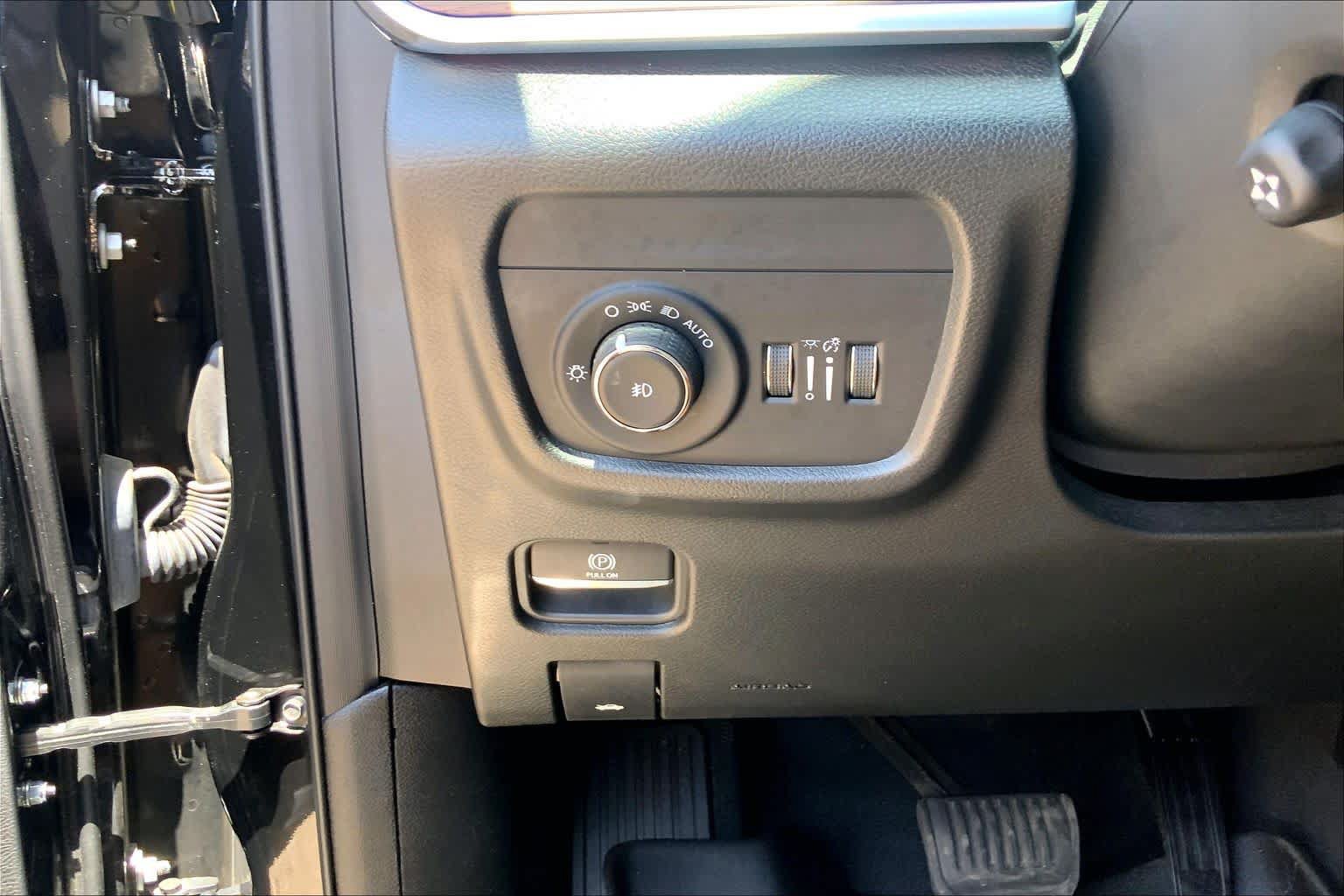 Used 2022 Jeep Grand Cherokee Summit w/ Adv Protech Group IV AWD/4WD image 36