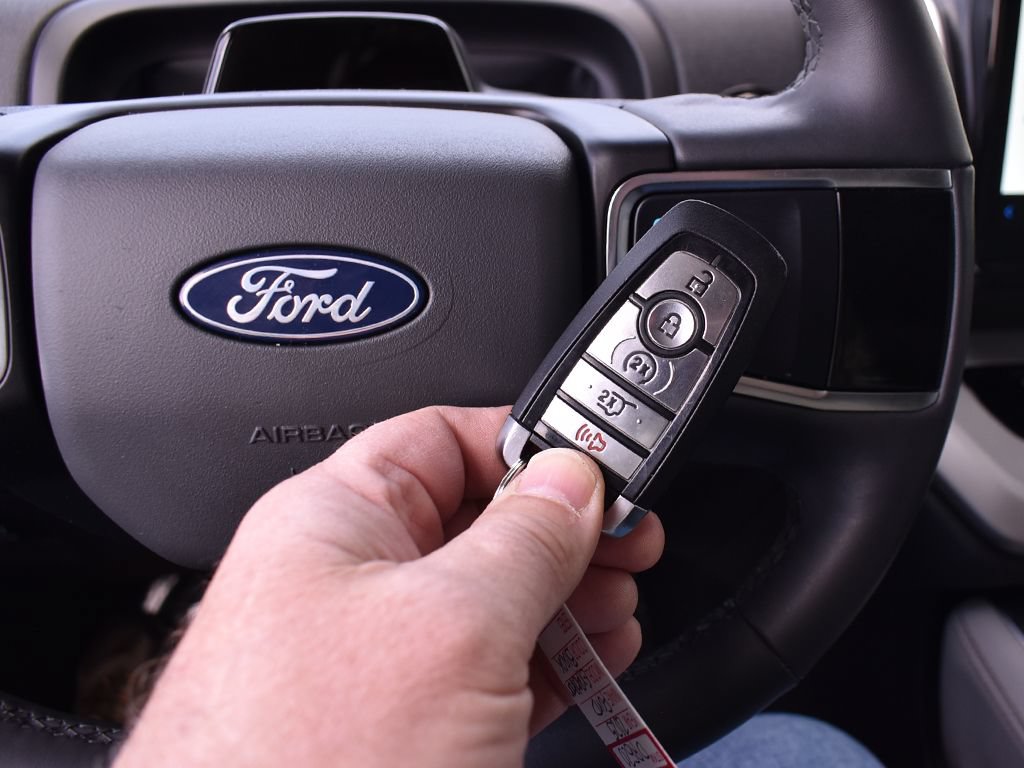 Certified 2025 Ford Expedition Active AWD/4WD image 13