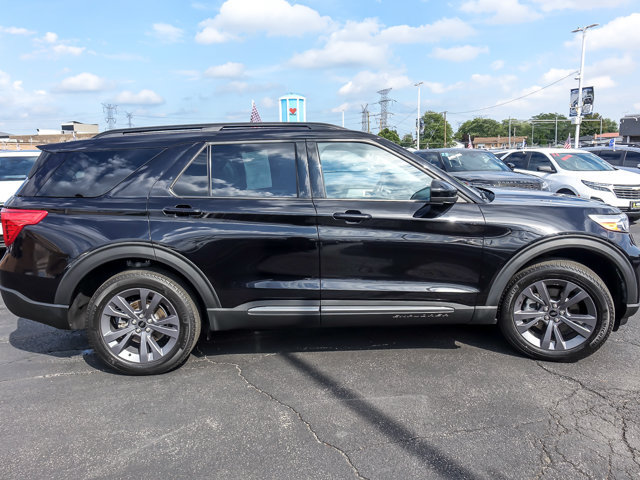 Certified 2023 Ford Explorer XLT w/ Equipment Group 202A AWD/4WD image 9