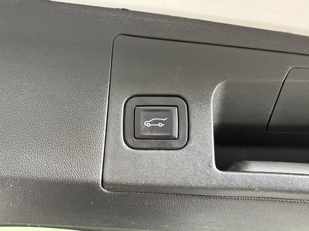 Used 2017 Cadillac XT5 Platinum w/ Driver Assist Package image 33