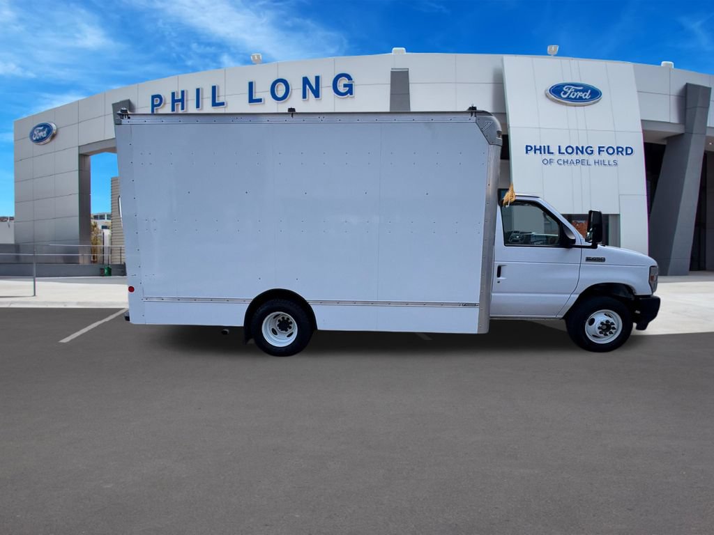 Certified 2023 Ford E-450 and Econoline 450 Super Duty w/ Driver's Safety Package RWD image 6