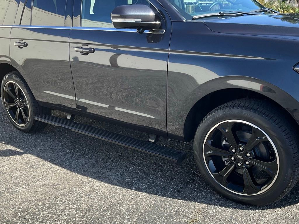 Certified 2024 Ford Expedition Limited image 30