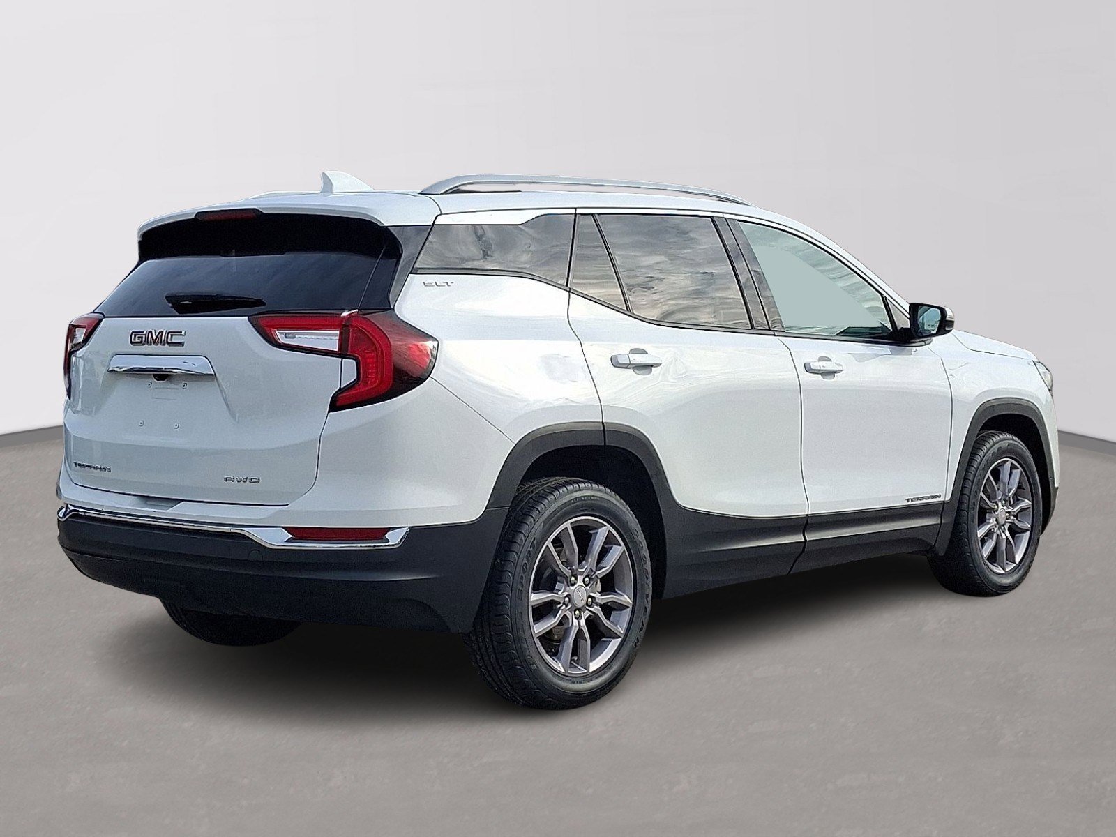 Used 2024 GMC Terrain SLT image 6