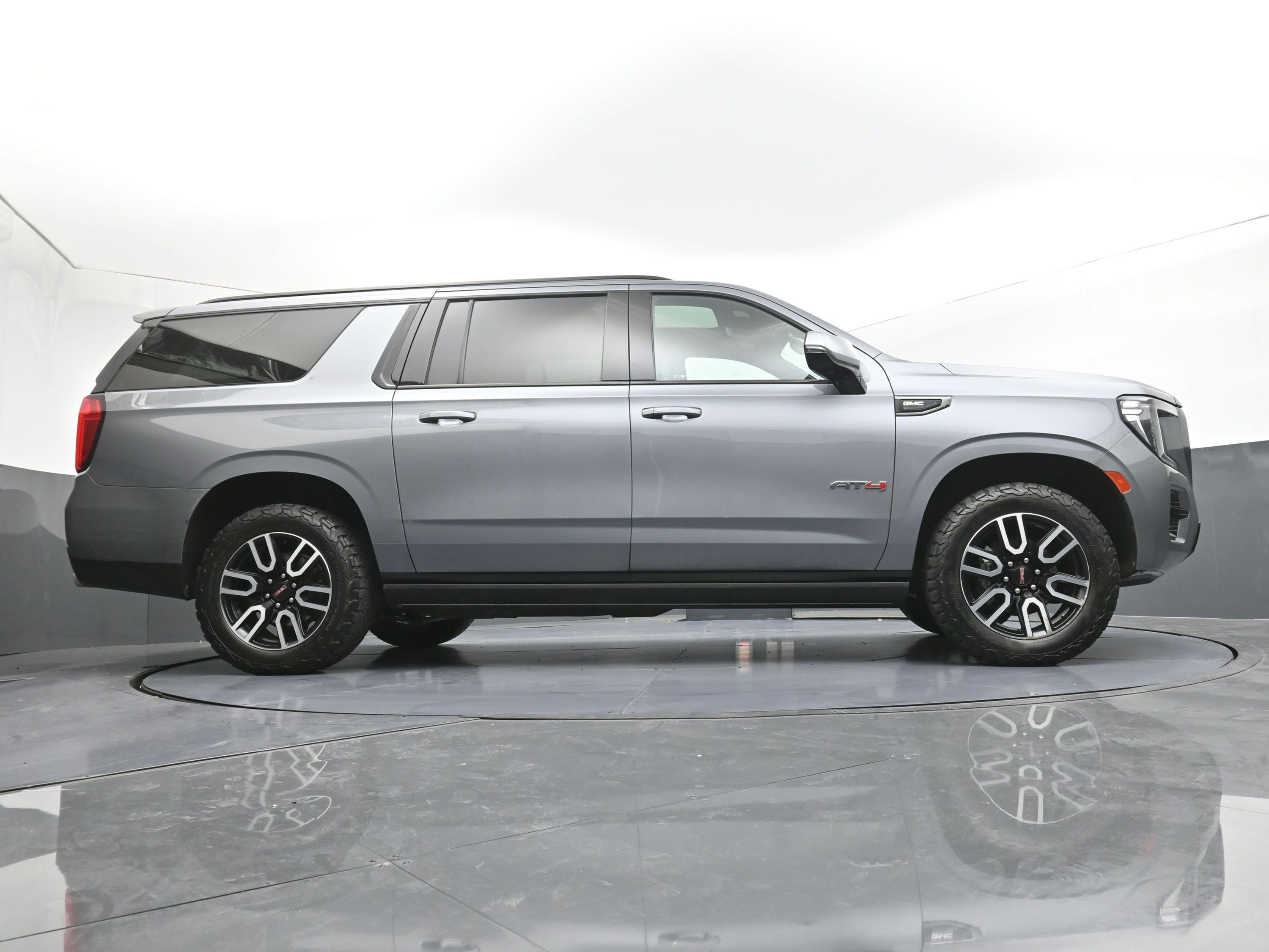 Used 2022 GMC Yukon XL AT4 image 18