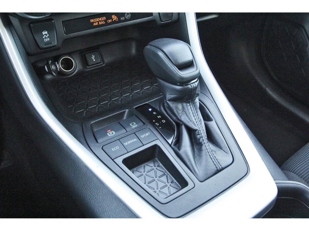 Used 2021 Toyota RAV4 LE FWD image 27