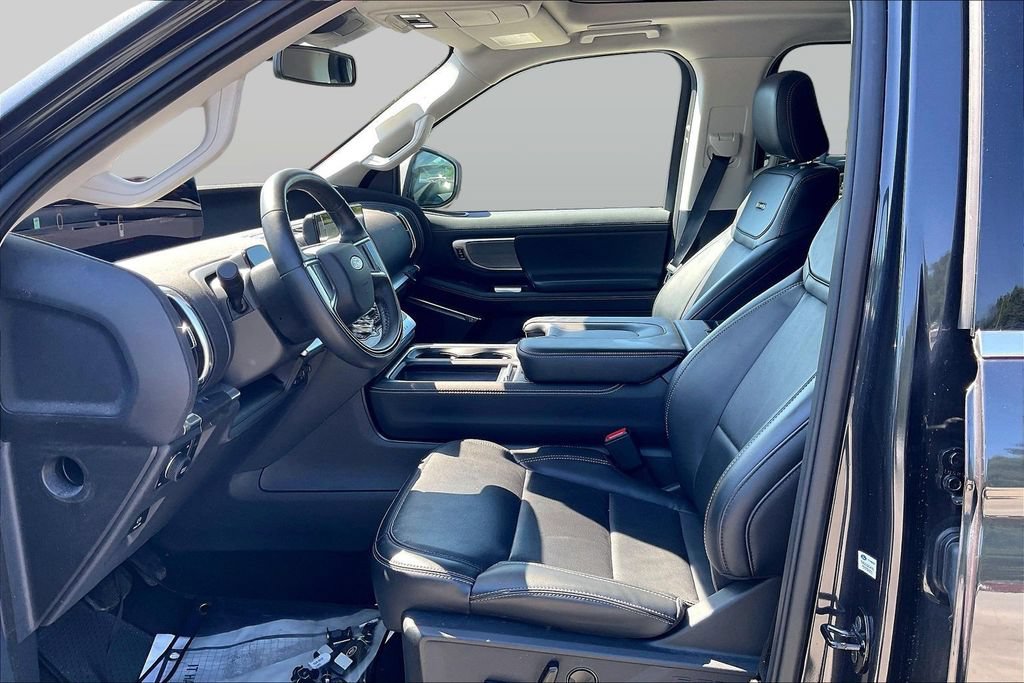 Certified 2025 Ford Expedition Platinum w/ Driver's Package AWD/4WD image 24