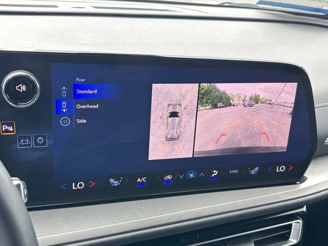 Used 2024 Chevrolet Traverse LT FWD image 21