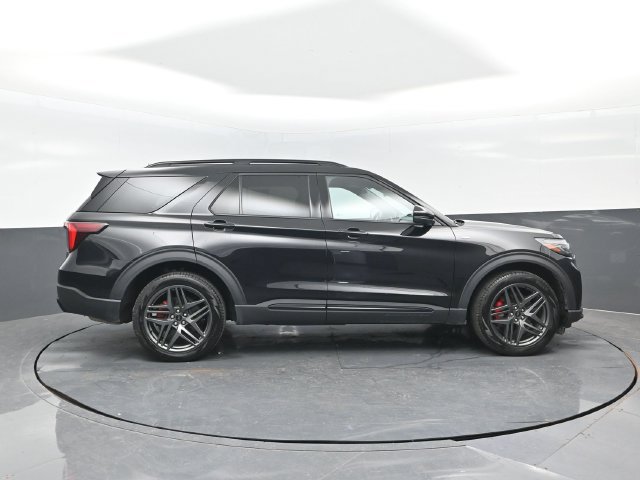 Certified 2025 Ford Explorer ST-Line w/ ST-Line Street Pack AWD/4WD image 3