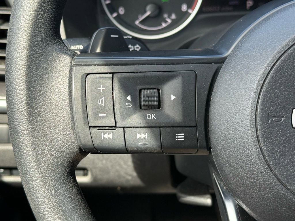 Used 2024 Nissan Rogue SV image 18