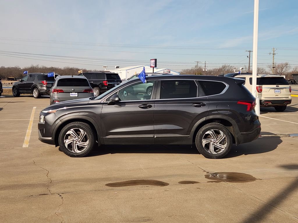 Used 2022 Hyundai Santa Fe SE image 2