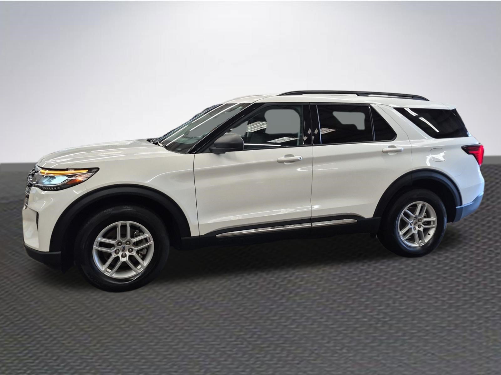 Certified 2025 Ford Explorer Active AWD/4WD image 2