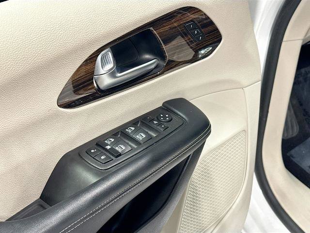 Used 2023 Chrysler Pacifica Limited image 16