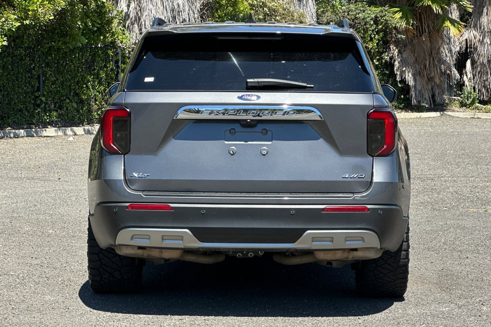 Certified 2023 Ford Explorer XLT w/ Equipment Group 202A AWD/4WD image 4
