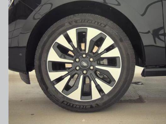 Certified 2025 Ford Expedition Platinum w/ Driver's Package AWD/4WD image 8