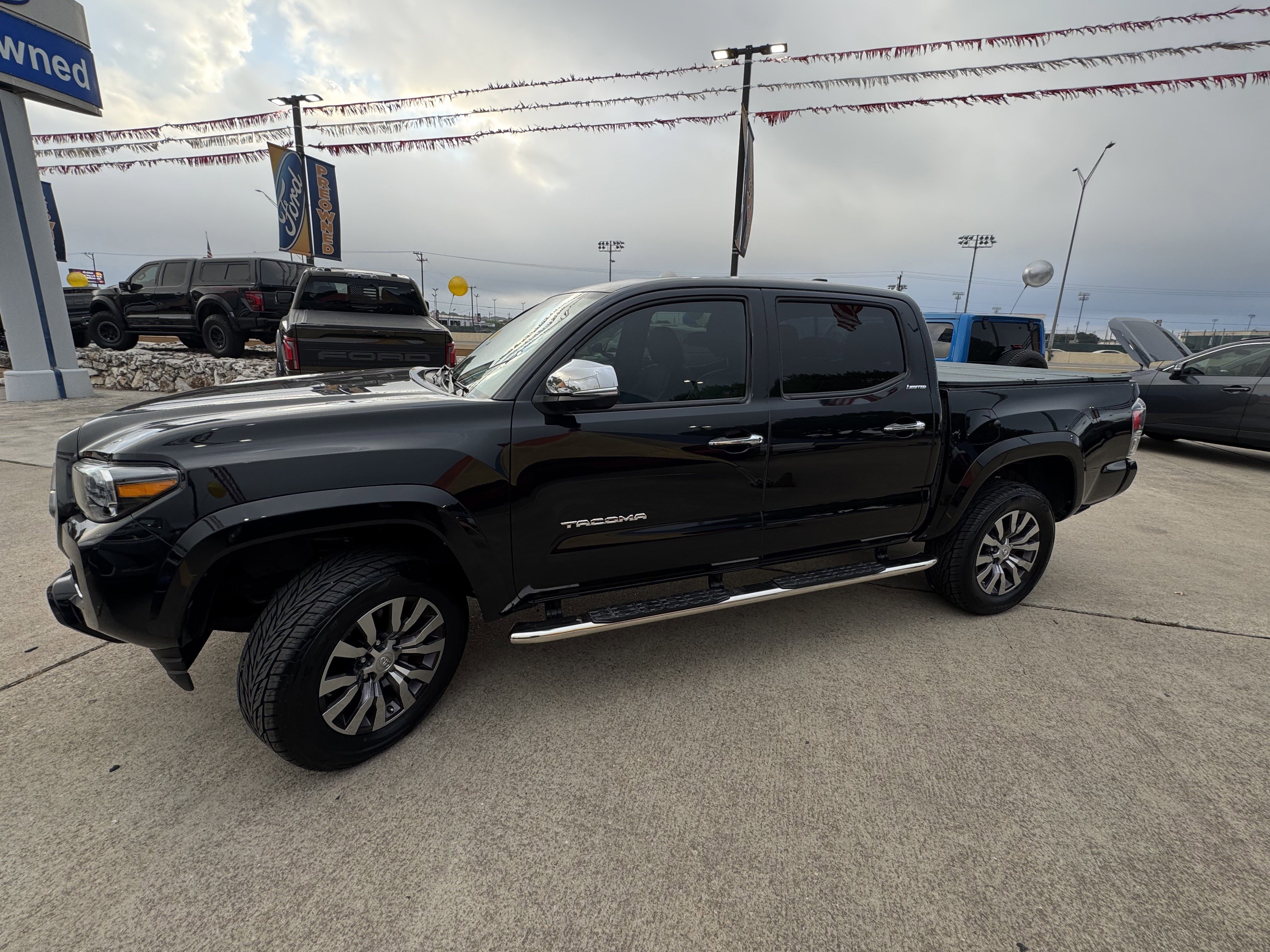 Used 2020 Toyota Tacoma Limited image 8